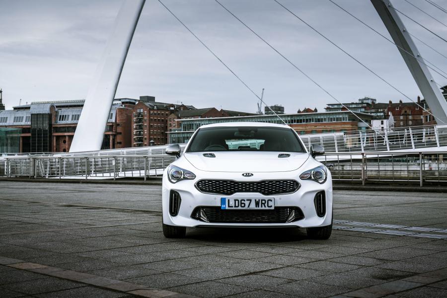  Kia Stinger GT-Line (CK) 2017 года  (UK) (фото 8 из 37)